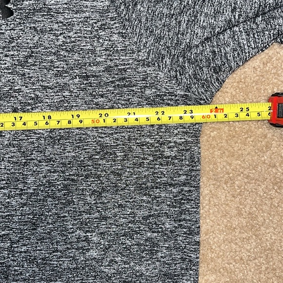 Under Armour HEATGEAR Men's Black and Gray Long Sleeve 1/4 zip Shirt size XL - Picture 6 of 7